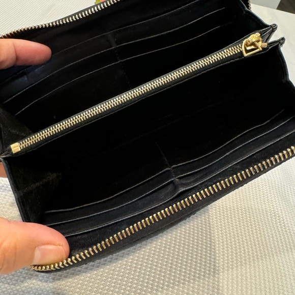 Authentic Bottega Veneta zippy wallet - Picture 9 of 14